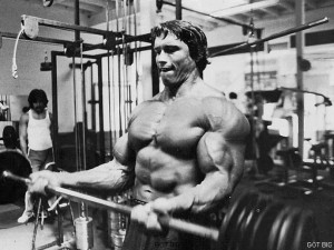 Arnold macht die beste Bizeps Übung: Langhantelcurls